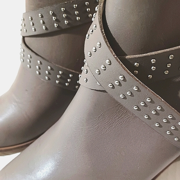 KAANAS Albarloa Stud Criss Cross Buckle Strap Point-Toe Ankle Booties NWT - Picture 5 of 13